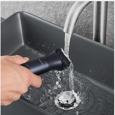 MULTISHAPE Haarschneidemaschine mit 4 Kammaufsätzen und Lithium-Ionen-Akku in Schwarz